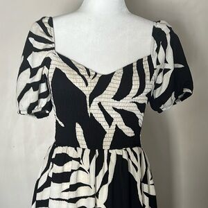 H&M Black and White Puff Sleeve Mini Dress- Size SMALL- Never Worn!